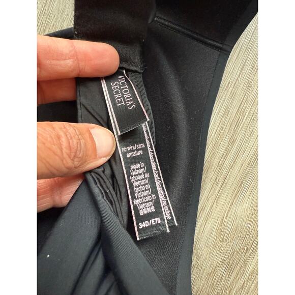 Victoria's Secret 34D, Solid Black, No Wire Bra, Adjustable Strap - Picture 4 of 6